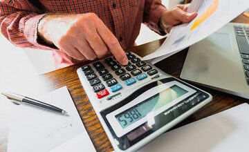 بخشنامه بودجه ۱۴۰۳ منتشر شد/ جزییات جدید درباره حقوق و مبلغ عیدی کارکنان دولت