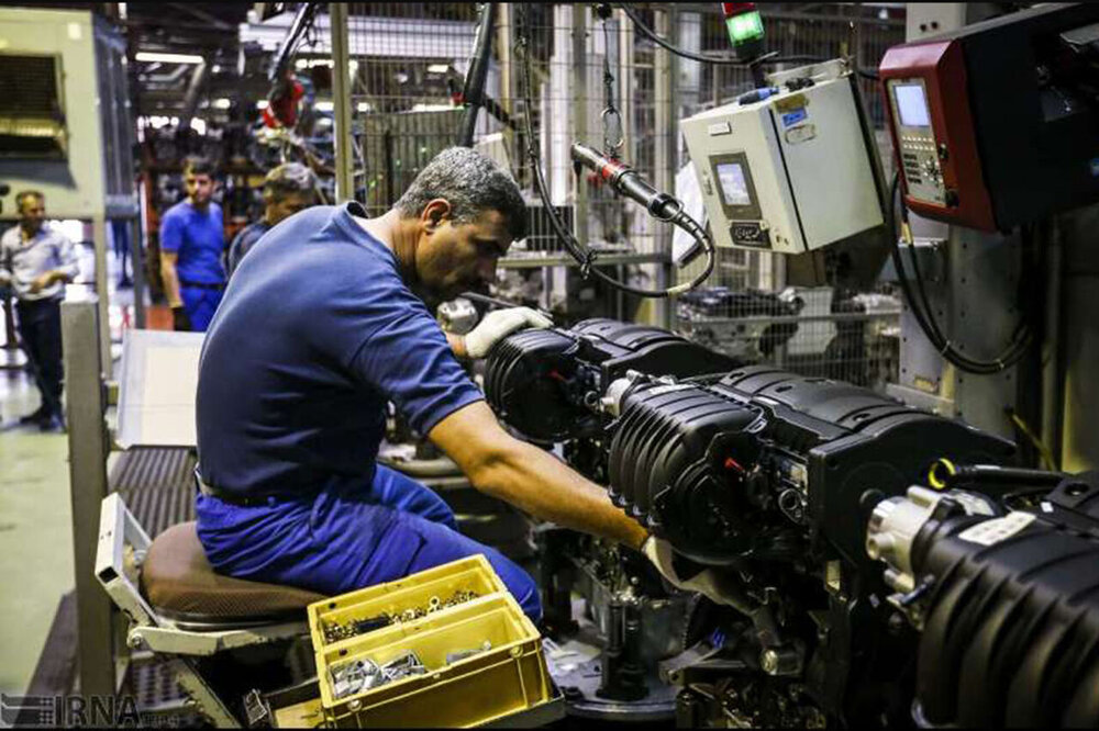 صدرایی: نمیتوانیم حتی پلتفرم تیبا را عوض کنیم و دائما از خودرو جدید صحبت میکنیم/ با مفاهیم خودروسازی دنیا هم شوخی میشود