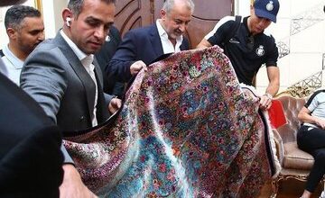قالیچه قمی رونالدو چقدر می‌ارزد؟