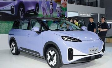 قشر متوسط چین این خودرو را سوار می‌شوند/ عکس