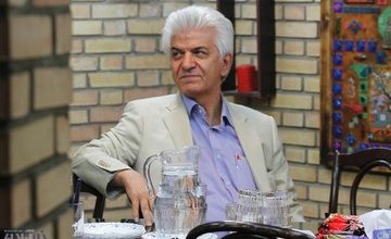 نجفی‌منش: خودرو در ایران گران نیست/ این دو کار را بکنید تا مشکل خودروساز حل شود