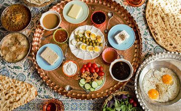 هر صبحانه در سفره ایرانی‌ها چقدر خرج برمی‌دارد؟ / از قیمت نان و پنیر تا کله‌پاچه