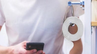 استفاده از گوشی در سرویس بهداشتی خطرناک است!