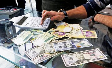 بازارساز ترمز رشد ارز را کشید/خبری از افزایش قیمت دلار نیست