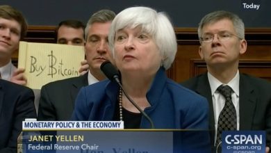 تابلوی معروف «بیت کوین بخر» به قیمت ۱۶ بیت کوین فروخته شد!