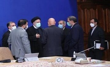 رفتارهای دولت سیزدهم در حوزه اقتصاد با ادعاهایش کاملا متناقض است/ ایران مال همه ایرانیان است نه گروهی اندک از خواص