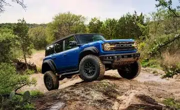 عکس | این خودرو همزمان با خورشید گرفتگی معرفی شد! / شاسی بلندی که از دیوار راست بالا می‌رود