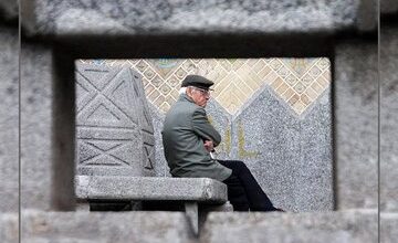 جزییات صدور احکام و افزایش حقوق بازنشستگان در سال ۱۴۰۳/ مبنای قانونی «سبد معیشت» است/ مدیرعامل تامین اجتماعی چه قولی داد؟