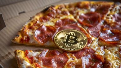 چهاردهمین سالگرد روز پیتزای بیت کوین؛ ماجرای دو پیتزای ۷۰۰ میلیون دلاری چیست؟