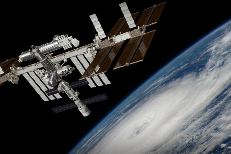 صد تکه شدن ماهواره روسی فضانوردان را به پناهگاه فرستاد