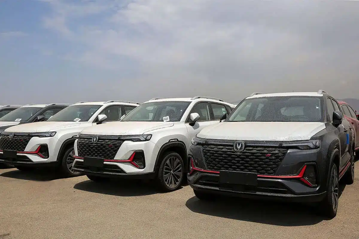 تداوم خبردرمانی در دولت سیزدهم/ دولت پزشکیان چگونه میتواند آشفته بازار خودروهای وارداتی را بهبود بخشد؟