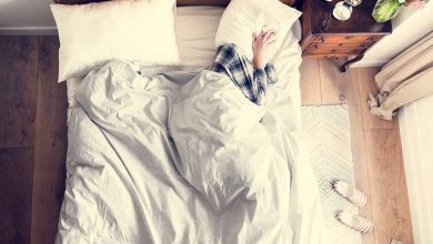 چرا وقتی سرمان را روی بالش می‌گذاریم، صدای قلبمان را می‌شنویم؟