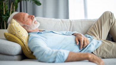 چرت زدن در طول روز می‌تواند نشانه اولیه زوال عقل در زنان سالمند باشد