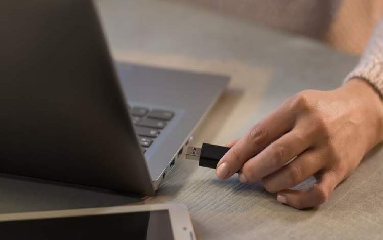 داغ شدن فلش مموری USB؛ چرا این اتفاق میافتد و چه باید کرد؟