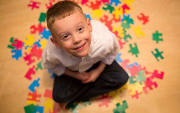 خطر مسمومیت پلاستیکی در کودکان اوتیسم و ADHD: هشدار پژوهشگران