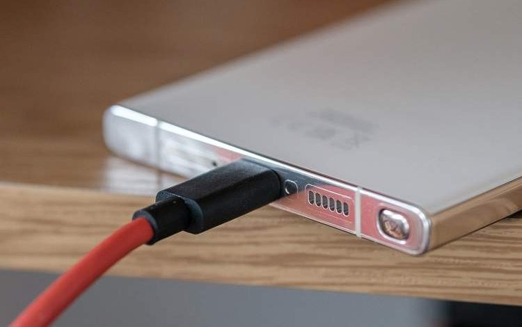 چرا USB-C به جای سادگی، دردسر و ابهام به همراه آورد؟