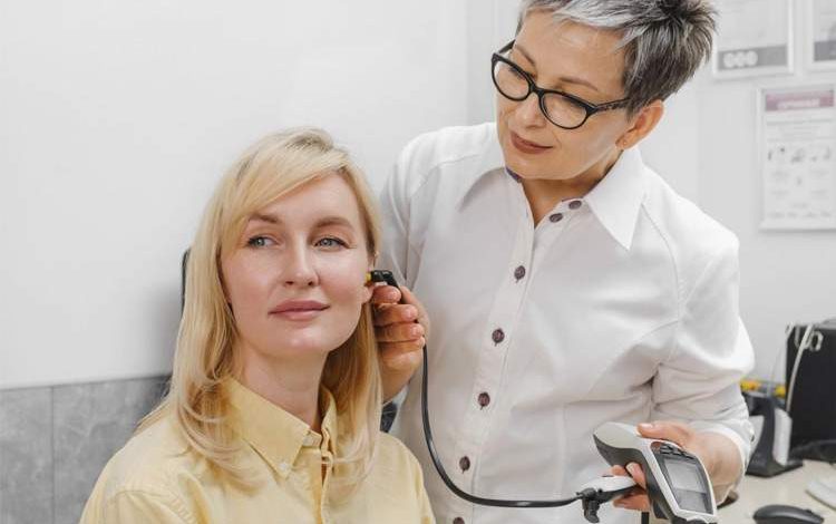 صدای مداوم زنگ در گوش راست نشانه عارضهای جدی است