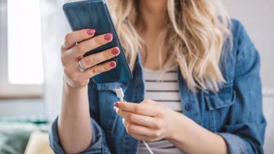 آموزش: ۳ اشتباه خطرناک در شارژ گوشی که عمر باتری را کم میکند!