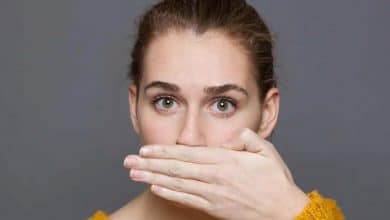 بوی بد دهان؛ دلایل پنهانی که حتی با مسواک زدن هم از بین نمیروند