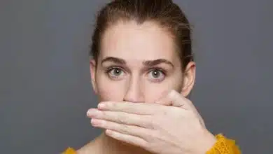 بوی بد دهان؛ دلایل پنهانی که حتی با مسواک زدن هم از بین نمیروند