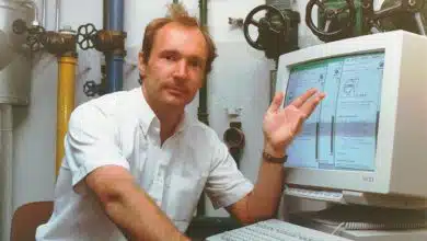 خالق وب جهانی: اینترنت دیگر رایگان نیست؛ ما به محصول تبدیل شدهایم