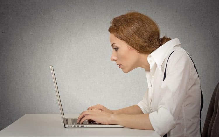 صاف نشستن همیشه مفید نیست؛ سه نکته برای بهبود وضعیت بدن