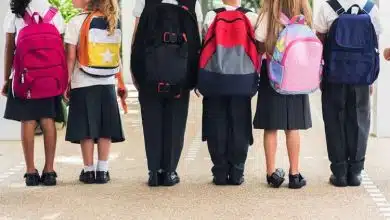 هشدار پزشکان: چگونه یک کولهپشتی به ستون فقرات کودک شما آسیب میزند؟