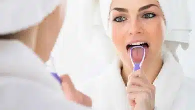 پاسخ به ۵ سوال متداول: زبان پاک کن بهتر است یا مسواک؟