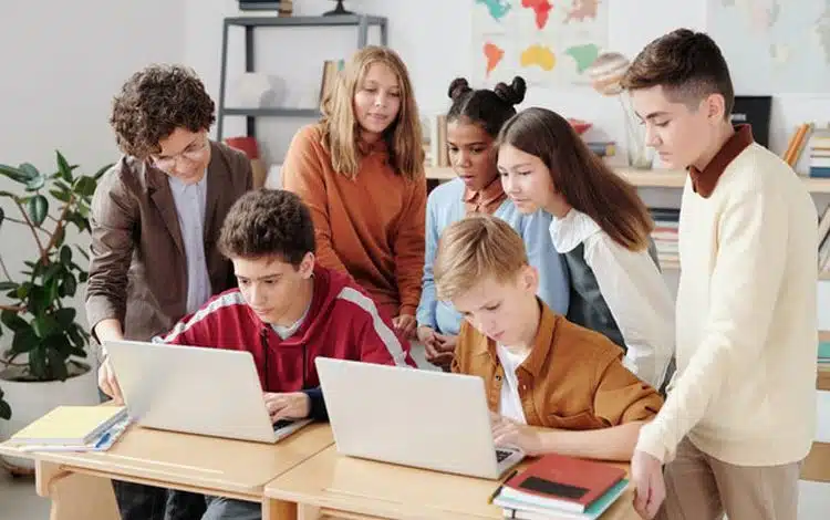 چرا دانشآموزان مدارس بریتانیا به هک و نفوذ سایبری روی میآورند؟