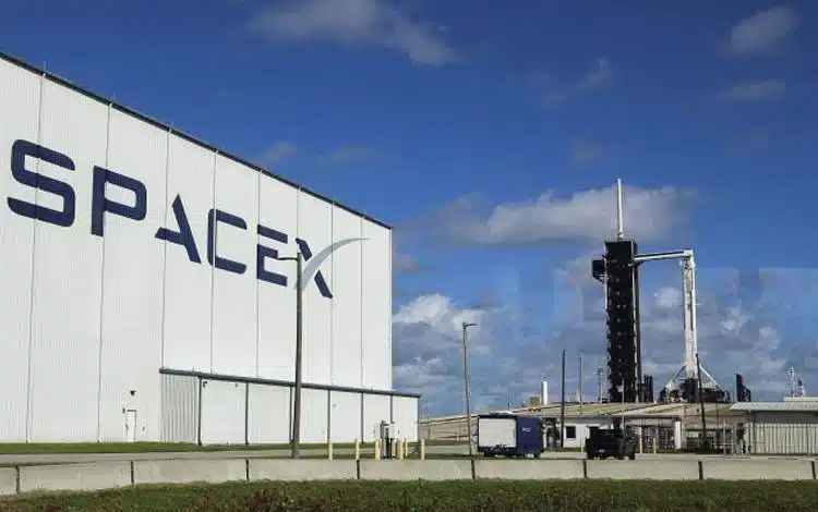 اسپیسایکس در آستانه از دست دادن قرارداد با ناسا