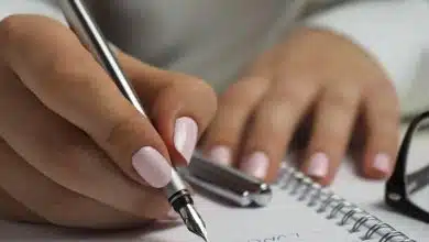 خداحافظی با دستخط؛ مهارتی ۵۵۰۰ ساله در آستانه فراموشی