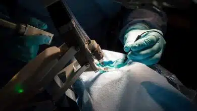 رباتهایی که چشم شما را جراحی میکنند؛ انقلابی در درمان آب مروارید