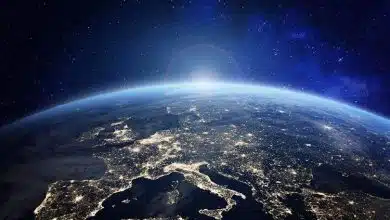 زمین تاریکتر میشود