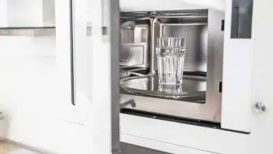 هشدار علمی: خطر پنهان جوشاندن آب در مایکروویو