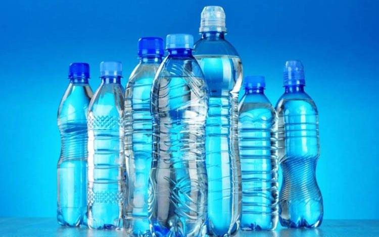 آب بطری و ریزپلاستیکها: هشداری جدی برای سلامت کلیهها