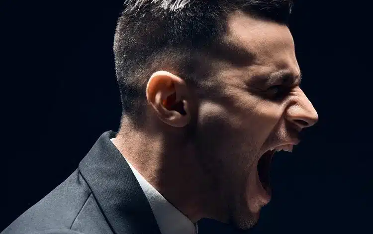 باور غلط درباره عصبانیت: چرا مشت‌زدن به بالش کمکی نمی‌کند؟