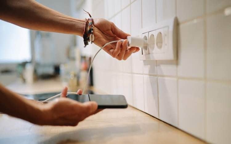 خطرات شارژر تقلبی: هشدار جدی درباره آتشسوزی و برقگرفتگی