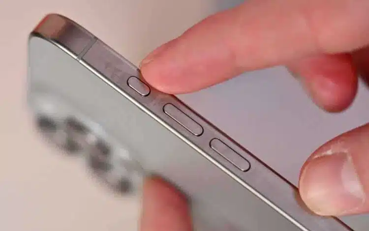 دکمه اکشن آیفون چیست و چگونه کار می‌کند؟ بررسی ۵ کاربرد هوشمندانه