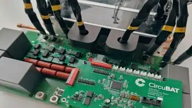 رباتهای سوئیسی جان تازهای به باتریهای برقی میدهند