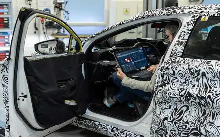 نیسان با هوش مصنوعی، زمان آزمون خودروهای برقی را نصف میکند