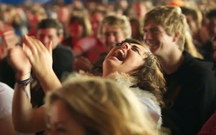 هشدار پزشکی: خنده غیرعادی نشانه چه بیماری‌های خطرناکی است؟