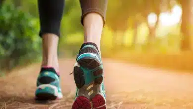 پیادهروی معکوس: کشف فواید شگفتانگیز برای سلامت جسم و ذهن