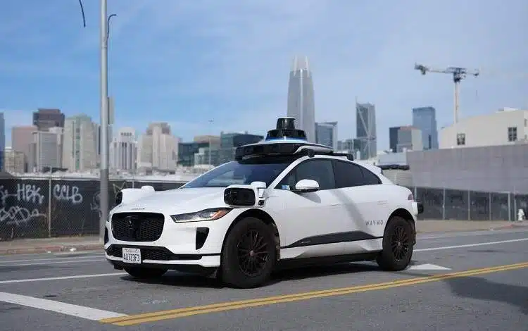 گام تاریخی وایمو: آغاز سفرهای کاملاً خودران در آزادراههای آمریکا