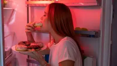 ۴ راهکار علمی برای ترک اعتیاد به قند و هوس شیرینی‌جات