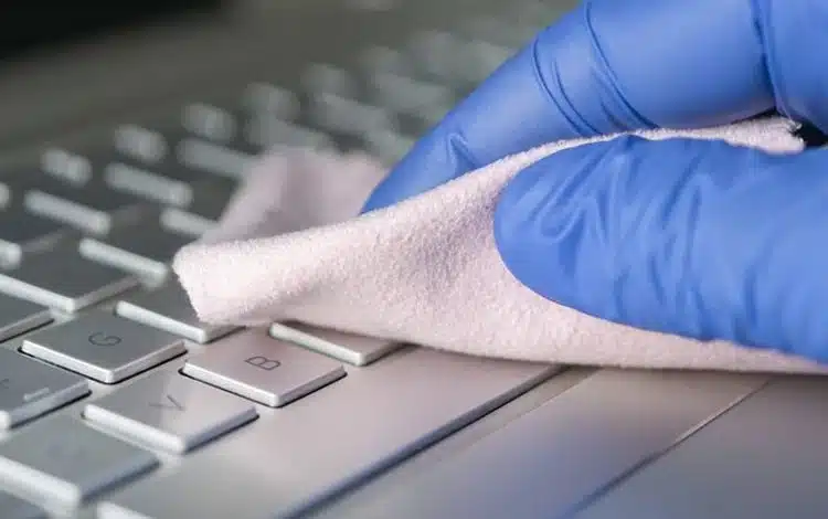 بهترین روشهای تمیز کردن کیبورد لپتاپ