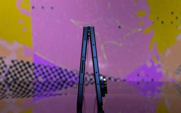 موتورولا با طراحی کتابی، بازار گوشیهای تاشو را متحول میکند