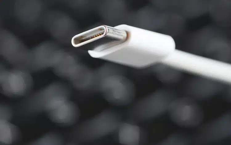 چرا USB-C اکنون به استاندارد جهانی همه دستگاه‌ها تبدیل شده است