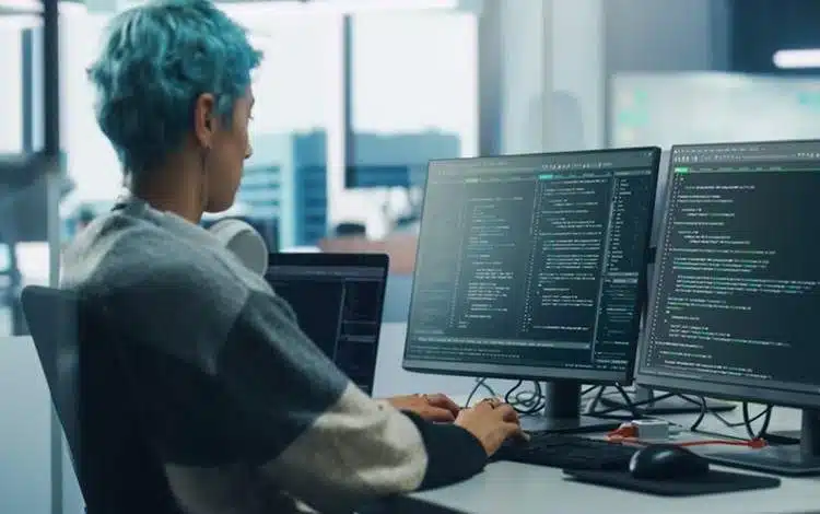 چگونه برنامهنویس هوش مصنوعی شویم؟ حقوق و چشمانداز شغلی در ۲۰۲۵-۲۰۲۶