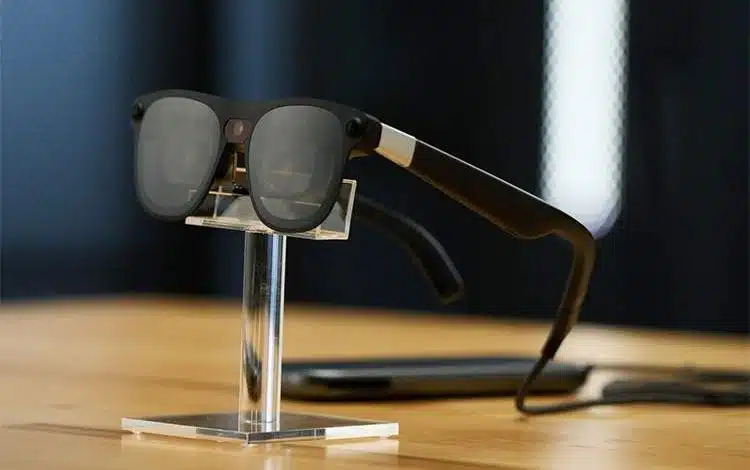 گوگل عینک هوشمند AI خود را در ۲۰۲۶ عرضه می‌کند