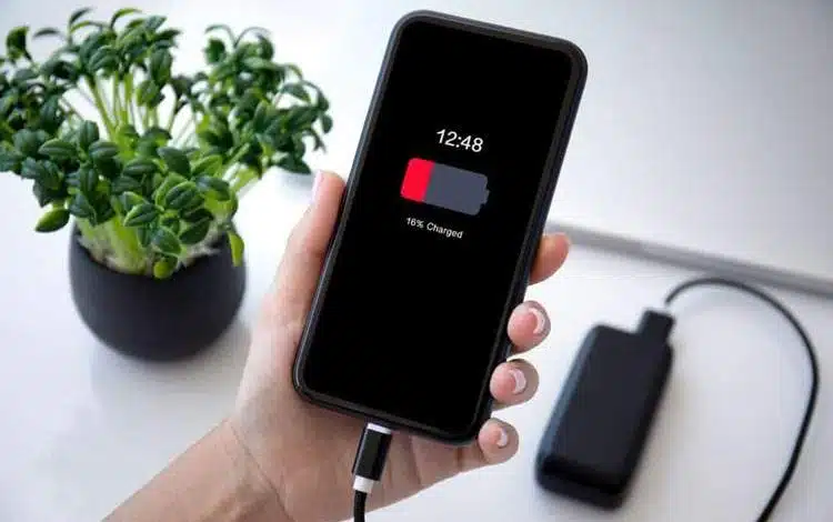 ۵ باور غلط صرفهجویی باتری که باید فراموششان کنید